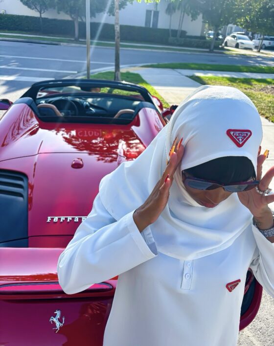 QUEEN P HIJAB WHITE/RED - Image 2