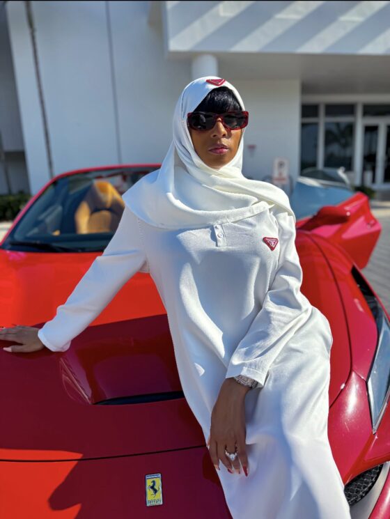 QUEEN P HIJAB WHITE/RED - Image 3