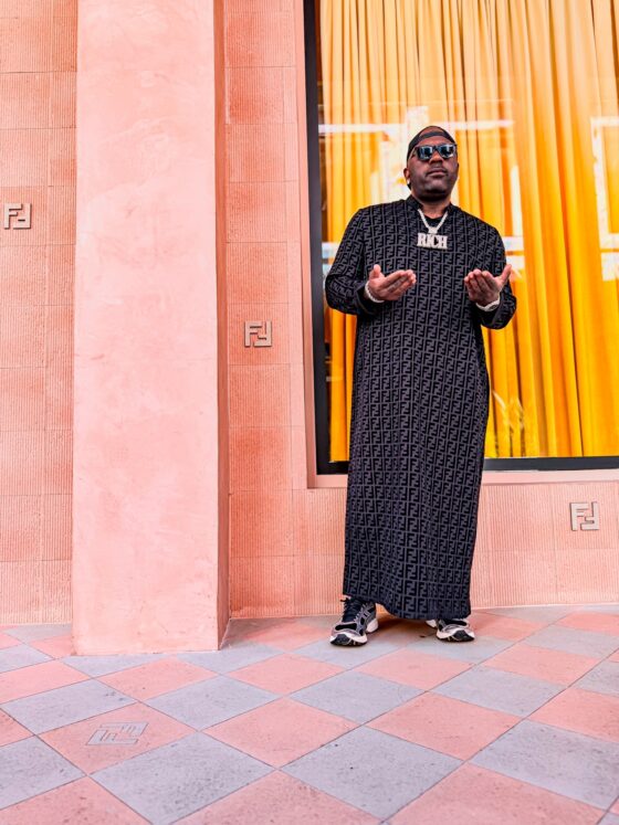 KING FF BLACK LONG SLEEVE FULL LENGTH - Image 3