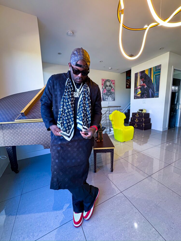 KING LOUIS SCARF HOODIE